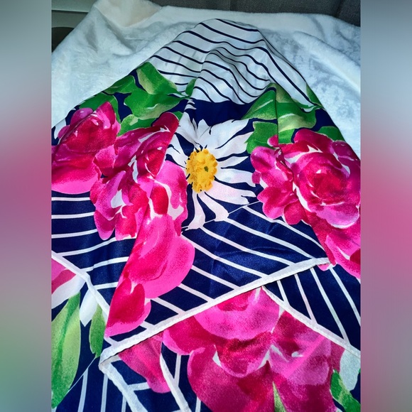 Beautiful Vintage Silk Floral Scarf - Picture 2 of 5